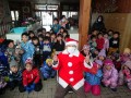 吉祥園サンタが子供たちにクリスマスプレゼントを渡しました。１２月２１日